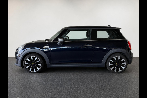 MINI Electric Charged 33 kWh Panoramadak Harman Kardon Camera Leder Navigatie Professional Cruise Control Head Up Display Bluetooth SOH 97%