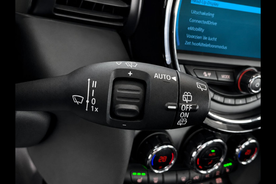 MINI Electric Charged 33 kWh Panoramadak Harman Kardon Camera Leder Navigatie Professional Cruise Control Head Up Display Bluetooth SOH 97%