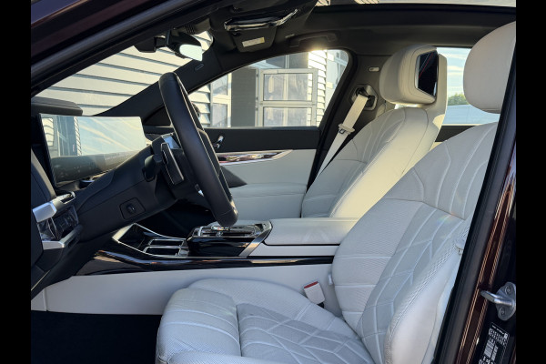 BMW 7 Serie 750e xDrive | M-Sport | B&W Audio | Panorama dak | 360 Camera | Unieke kleur!