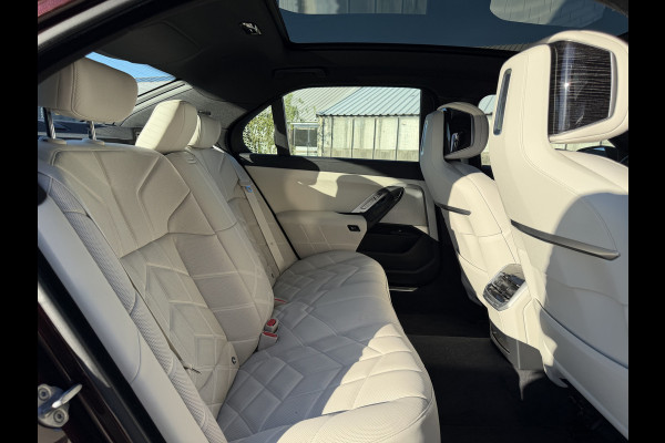 BMW 7 Serie 750e xDrive | M-Sport | B&W Audio | Panorama dak | 360 Camera | Unieke kleur!