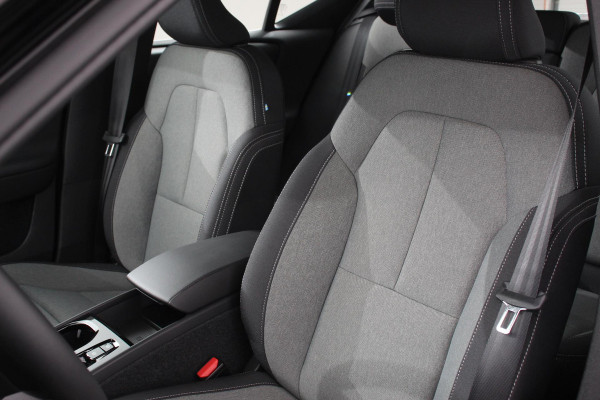 Volvo XC40 1.5 T5 Plug-in hybrid Plus Bright Navigatie Climate Control Adaptive Cruise Control  18"LMV Camera Parkeer sensoren Led