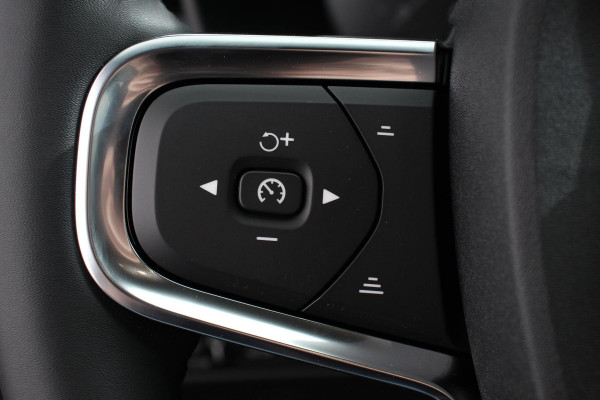 Volvo XC40 1.5 T5 Plug-in hybrid Plus Bright Navigatie Climate Control Adaptive Cruise Control  18"LMV Camera Parkeer sensoren Led