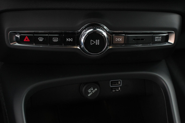 Volvo XC40 1.5 T5 Plug-in hybrid Plus Bright Navigatie Climate Control Adaptive Cruise Control  18"LMV Camera Parkeer sensoren Led