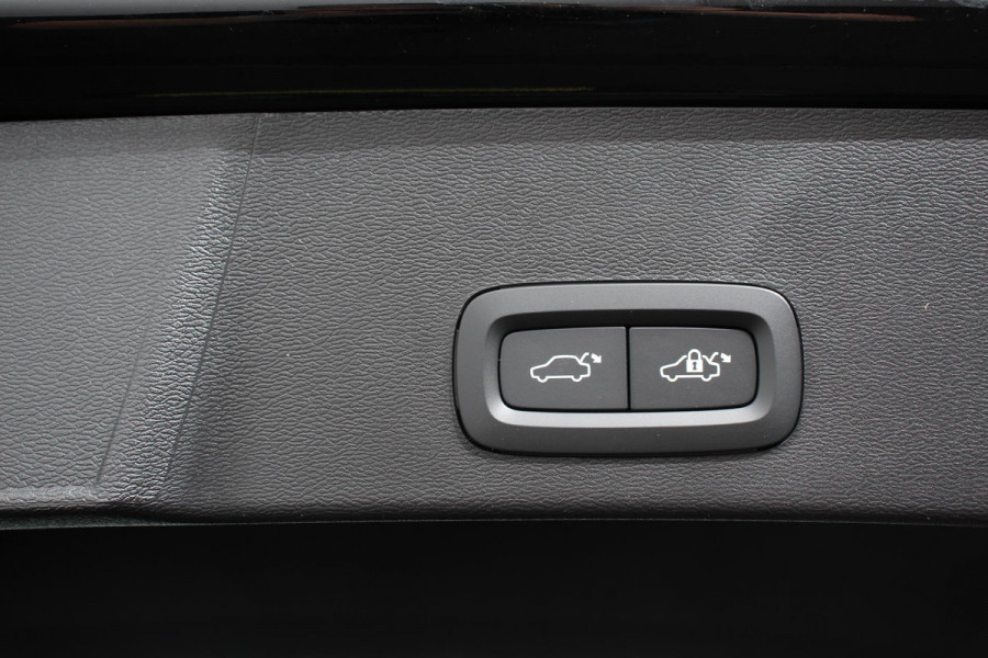 Volvo XC40 1.5 T5 Plug-in hybrid Plus Bright Navigatie Climate Control Adaptive Cruise Control  18"LMV Camera Parkeer sensoren Led