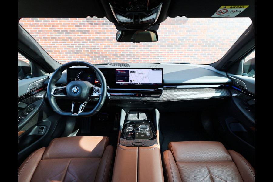 BMW 5 Serie Touring 530e xDrive | Individual - B&W - HUD - Trekhaak