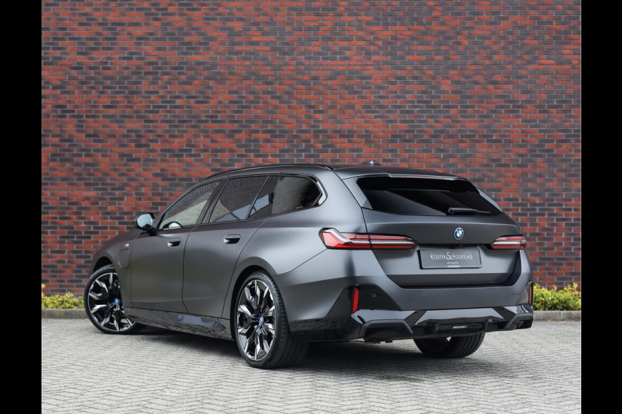 BMW 5 Serie Touring 530e xDrive | Individual - B&W - HUD - Trekhaak