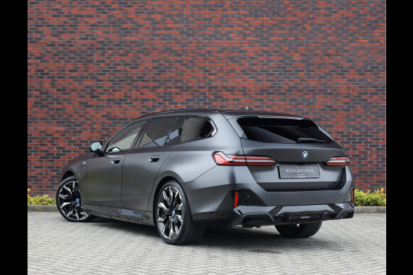 BMW 5 Serie Touring 530e xDrive | Individual - B&W - HUD - Trekhaak