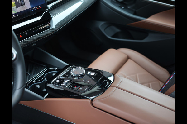 BMW 5 Serie Touring 530e xDrive | Individual - B&W - HUD - Trekhaak