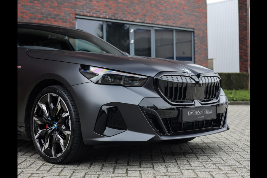 BMW 5 Serie Touring 530e xDrive | Individual - B&W - HUD - Trekhaak