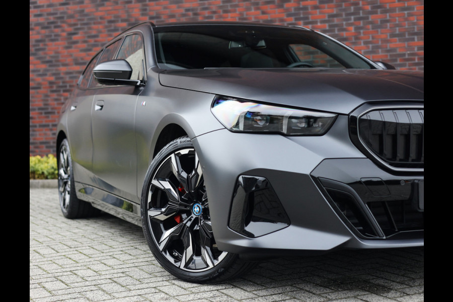 BMW 5 Serie Touring 530e xDrive | Individual - B&W - HUD - Trekhaak