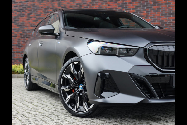BMW 5 Serie Touring 530e xDrive | Individual - B&W - HUD - Trekhaak