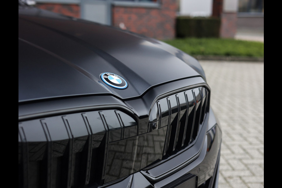 BMW 5 Serie Touring 530e xDrive | Individual - B&W - HUD - Trekhaak