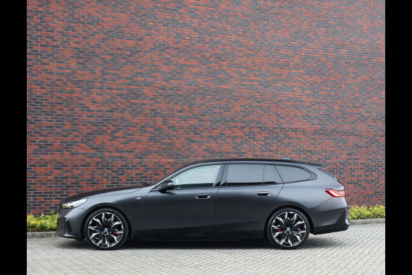BMW 5 Serie Touring 530e xDrive | Individual - B&W - HUD - Trekhaak