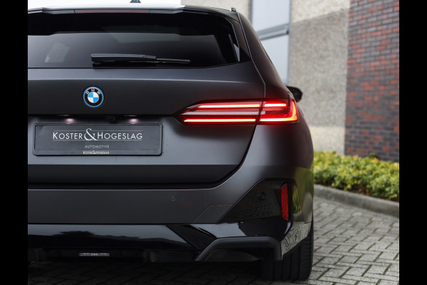 BMW 5 Serie Touring 530e xDrive | Individual - B&W - HUD - Trekhaak