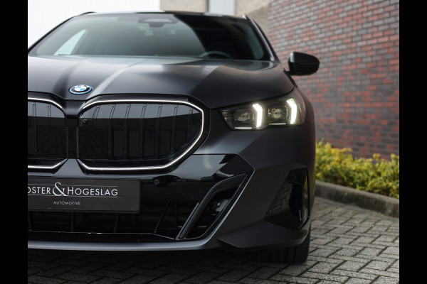 BMW 5 Serie Touring 530e xDrive | Individual - B&W - HUD - Trekhaak