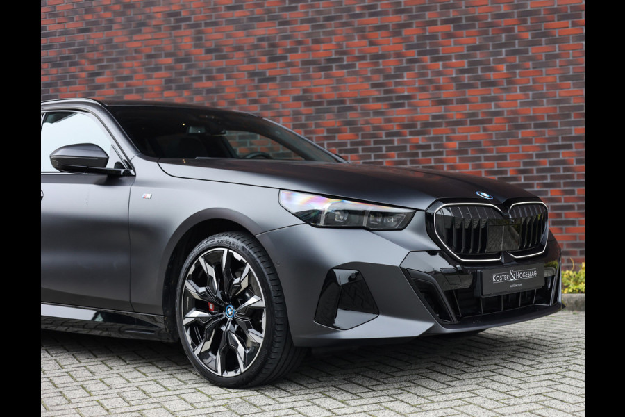 BMW 5 Serie Touring 530e xDrive | Individual - B&W - HUD - Trekhaak