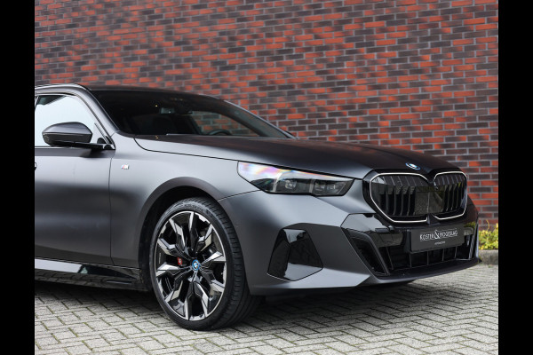 BMW 5 Serie Touring 530e xDrive | Individual - B&W - HUD - Trekhaak