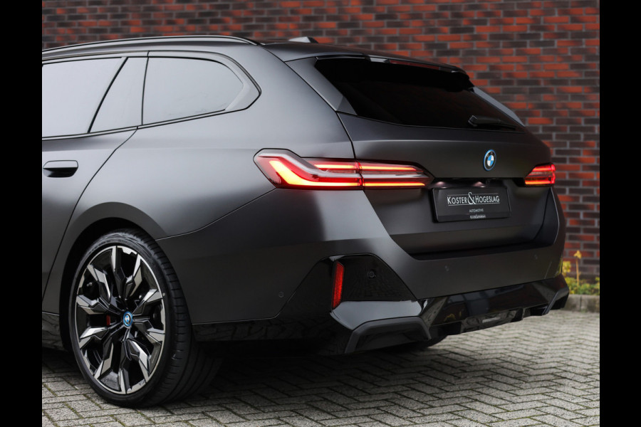 BMW 5 Serie Touring 530e xDrive | Individual - B&W - HUD - Trekhaak
