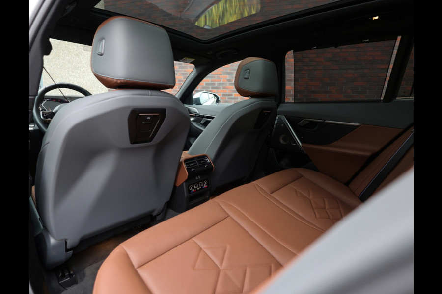 BMW 5 Serie Touring 530e xDrive | Individual - B&W - HUD - Trekhaak