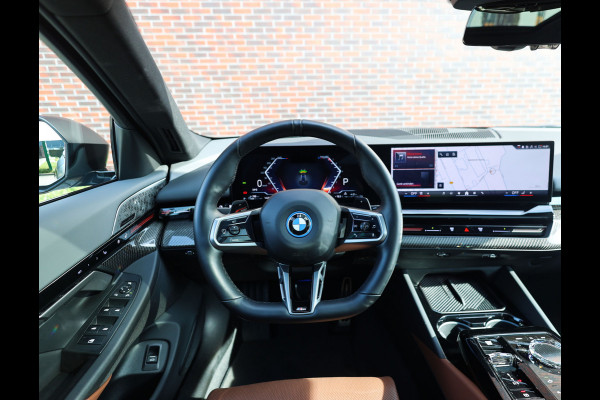 BMW 5 Serie Touring 530e xDrive | Individual - B&W - HUD - Trekhaak