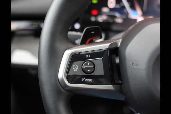 BMW 5 Serie Touring 530e xDrive | Individual - B&W - HUD - Trekhaak