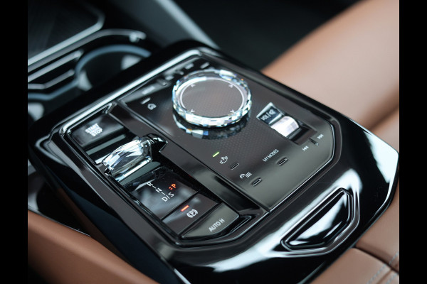 BMW 5 Serie Touring 530e xDrive | Individual - B&W - HUD - Trekhaak