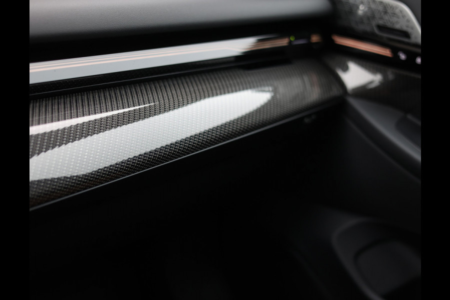 BMW 5 Serie Touring 530e xDrive | Individual - B&W - HUD - Trekhaak