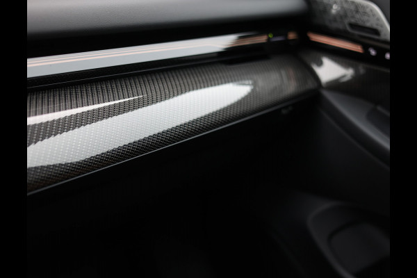BMW 5 Serie Touring 530e xDrive | Individual - B&W - HUD - Trekhaak