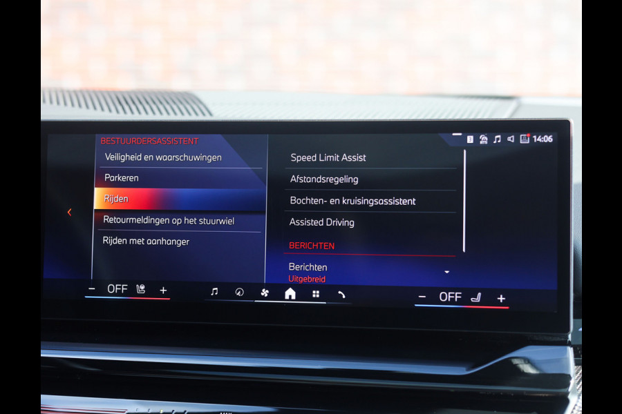 BMW 5 Serie Touring 530e xDrive | Individual - B&W - HUD - Trekhaak
