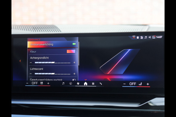 BMW 5 Serie Touring 530e xDrive | Individual - B&W - HUD - Trekhaak