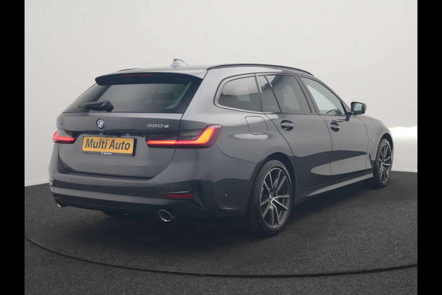 BMW 3 Serie Touring 320e xDrive Sportline PHEV 204pk Dealer O.H | SOH 88,1% | Trekhaak Af Fabriek | Camera | Laser LED | Cruise Control | Lederen Sportstoelen Verwarmd | Keyless | Sfeerverlichting | Apple Carplay | BLIS | Virtual | Navigatie | DAB | 18"L. Plug In Hybrid |