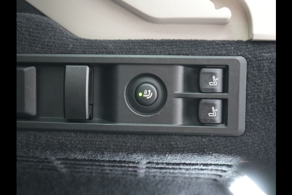 BMW 3 Serie Touring 320e xDrive Sportline PHEV 204pk Dealer O.H | SOH 88,1% | Trekhaak Af Fabriek | Camera | Laser LED | Cruise Control | Lederen Sportstoelen Verwarmd | Keyless | Sfeerverlichting | Apple Carplay | BLIS | Virtual | Navigatie | DAB | 18"L. Plug In Hybrid |