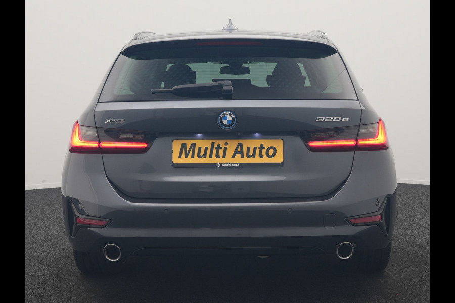 BMW 3 Serie Touring 320e xDrive Sportline PHEV 204pk Dealer O.H | SOH 88,1% | Trekhaak Af Fabriek | Camera | Laser LED | Cruise Control | Lederen Sportstoelen Verwarmd | Keyless | Sfeerverlichting | Apple Carplay | BLIS | Virtual | Navigatie | DAB | 18"L. Plug In Hybrid |