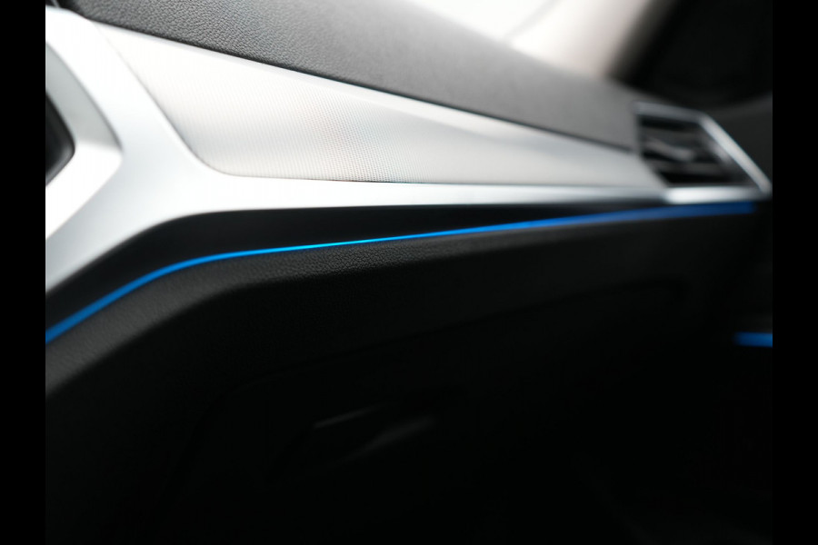 BMW 3 Serie Touring 320e xDrive Sportline PHEV 204pk Dealer O.H | SOH 88,1% | Trekhaak Af Fabriek | Camera | Laser LED | Cruise Control | Lederen Sportstoelen Verwarmd | Keyless | Sfeerverlichting | Apple Carplay | BLIS | Virtual | Navigatie | DAB | 18"L. Plug In Hybrid |
