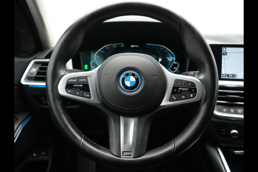 BMW 3 Serie Touring 320e xDrive Sportline PHEV 204pk Dealer O.H | SOH 88,1% | Trekhaak Af Fabriek | Camera | Laser LED | Cruise Control | Lederen Sportstoelen Verwarmd | Keyless | Sfeerverlichting | Apple Carplay | BLIS | Virtual | Navigatie | DAB | 18"L. Plug In Hybrid |
