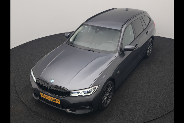 BMW 3 Serie Touring 320e xDrive Sportline PHEV 204pk Dealer O.H | SOH 88,1% | Trekhaak Af Fabriek | Camera | Laser LED | Cruise Control | Lederen Sportstoelen Verwarmd | Keyless | Sfeerverlichting | Apple Carplay | BLIS | Virtual | Navigatie | DAB | 18"L. Plug In Hybrid |
