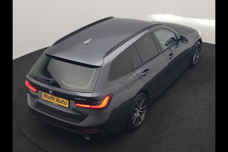 BMW 3 Serie Touring 320e xDrive Sportline PHEV 204pk Dealer O.H | SOH 88,1% | Trekhaak Af Fabriek | Camera | Laser LED | Cruise Control | Lederen Sportstoelen Verwarmd | Keyless | Sfeerverlichting | Apple Carplay | BLIS | Virtual | Navigatie | DAB | 18"L. Plug In Hybrid |