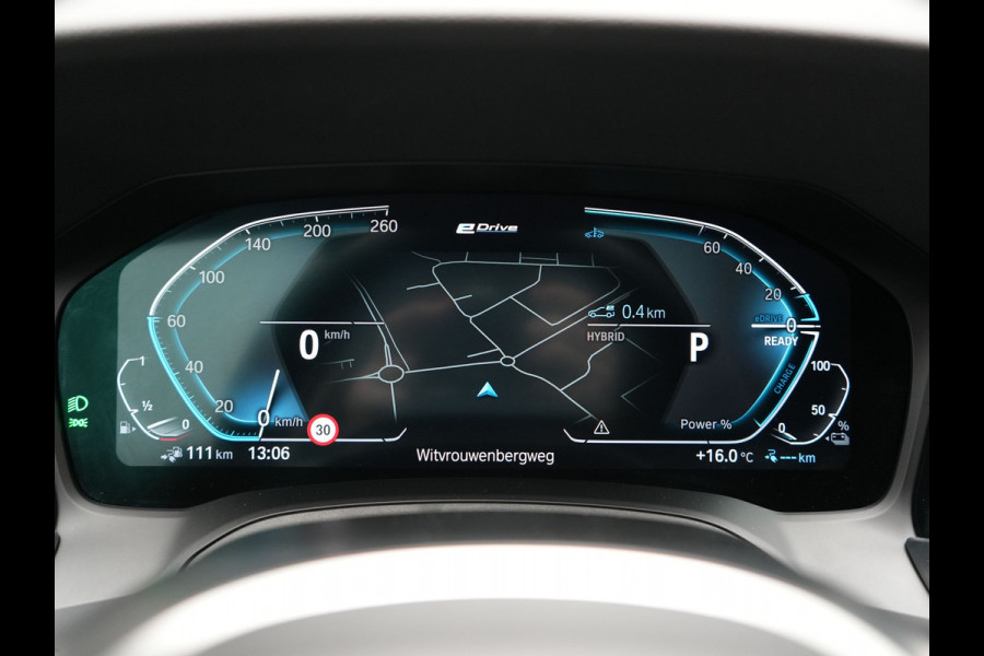 BMW 3 Serie Touring 320e xDrive Sportline PHEV 204pk Dealer O.H | SOH 88,1% | Trekhaak Af Fabriek | Camera | Laser LED | Cruise Control | Lederen Sportstoelen Verwarmd | Keyless | Sfeerverlichting | Apple Carplay | BLIS | Virtual | Navigatie | DAB | 18"L. Plug In Hybrid |