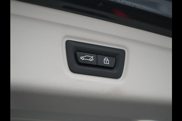 BMW 3 Serie Touring 320e xDrive Sportline PHEV 204pk Dealer O.H | SOH 88,1% | Trekhaak Af Fabriek | Camera | Laser LED | Cruise Control | Lederen Sportstoelen Verwarmd | Keyless | Sfeerverlichting | Apple Carplay | BLIS | Virtual | Navigatie | DAB | 18"L. Plug In Hybrid |