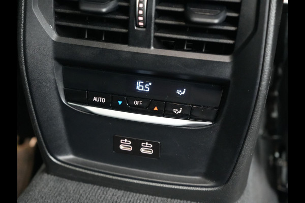 BMW 3 Serie Touring 320e xDrive Sportline PHEV 204pk Dealer O.H | SOH 88,1% | Trekhaak Af Fabriek | Camera | Laser LED | Cruise Control | Lederen Sportstoelen Verwarmd | Keyless | Sfeerverlichting | Apple Carplay | BLIS | Virtual | Navigatie | DAB | 18"L. Plug In Hybrid |