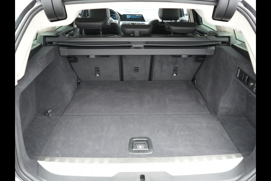BMW 3 Serie Touring 320e xDrive Sportline PHEV 204pk Dealer O.H | SOH 88,1% | Trekhaak Af Fabriek | Camera | Laser LED | Cruise Control | Lederen Sportstoelen Verwarmd | Keyless | Sfeerverlichting | Apple Carplay | BLIS | Virtual | Navigatie | DAB | 18"L. Plug In Hybrid |