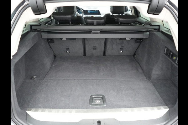 BMW 3 Serie Touring 320e xDrive Sportline PHEV 204pk Dealer O.H | SOH 88,1% | Trekhaak Af Fabriek | Camera | Laser LED | Cruise Control | Lederen Sportstoelen Verwarmd | Keyless | Sfeerverlichting | Apple Carplay | BLIS | Virtual | Navigatie | DAB | 18"L. Plug In Hybrid |