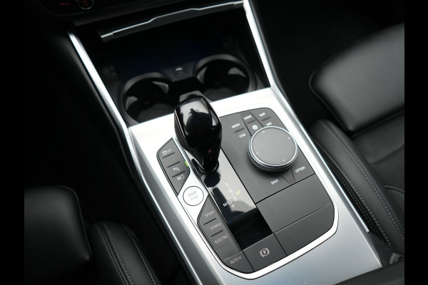 BMW 3 Serie Touring 320e xDrive Sportline PHEV 204pk Dealer O.H | SOH 88,1% | Trekhaak Af Fabriek | Camera | Laser LED | Cruise Control | Lederen Sportstoelen Verwarmd | Keyless | Sfeerverlichting | Apple Carplay | BLIS | Virtual | Navigatie | DAB | 18"L. Plug In Hybrid |