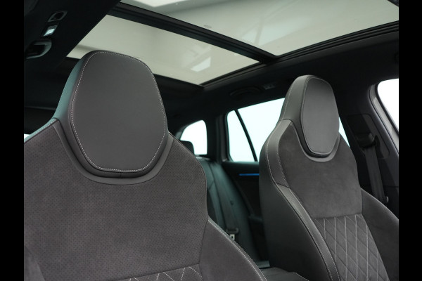 Škoda Superb Combi 1.4 TSI iV Sportline Business PHEV 218pk Dealer O.H. | SOH 91,2% | | Panodak | Adaptive Cruise | Camera | Canton Audio | Alcantara Sportstoelen Memory & Verwarmd | Sfeerverlichting | Keyless | BLIS | Stuur Verwarmd | Apple Carplay | Crystal LED | Navigatie | Plug In Hybrid |