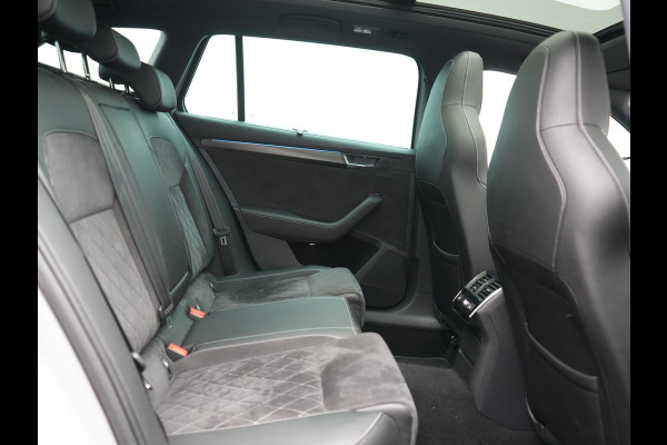 Škoda Superb Combi 1.4 TSI iV Sportline Business PHEV 218pk Dealer O.H. | SOH 91,2% | | Panodak | Adaptive Cruise | Camera | Canton Audio | Alcantara Sportstoelen Memory & Verwarmd | Sfeerverlichting | Keyless | BLIS | Stuur Verwarmd | Apple Carplay | Crystal LED | Navigatie | Plug In Hybrid |