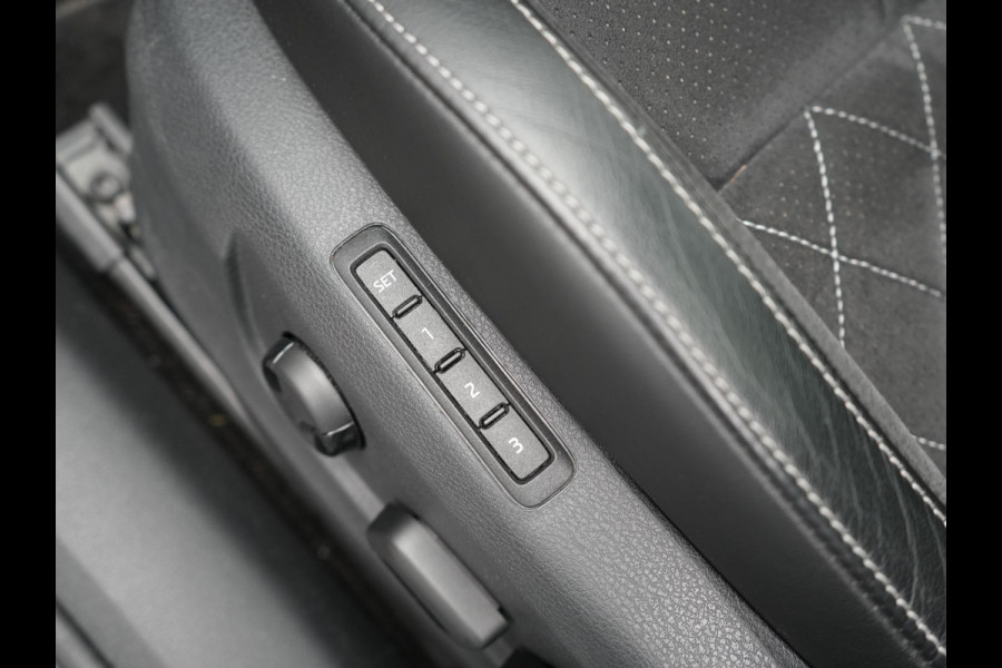 Škoda Superb Combi 1.4 TSI iV Sportline Business PHEV 218pk Dealer O.H. | SOH 91,2% | | Panodak | Adaptive Cruise | Camera | Canton Audio | Alcantara Sportstoelen Memory & Verwarmd | Sfeerverlichting | Keyless | BLIS | Stuur Verwarmd | Apple Carplay | Crystal LED | Navigatie | Plug In Hybrid |