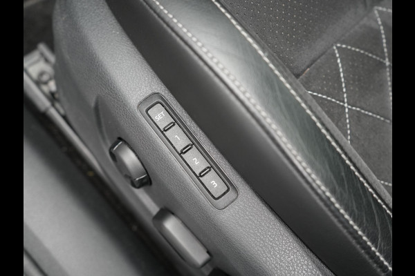 Škoda Superb Combi 1.4 TSI iV Sportline Business PHEV 218pk Dealer O.H. | SOH 91,2% | | Panodak | Adaptive Cruise | Camera | Canton Audio | Alcantara Sportstoelen Memory & Verwarmd | Sfeerverlichting | Keyless | BLIS | Stuur Verwarmd | Apple Carplay | Crystal LED | Navigatie | Plug In Hybrid |