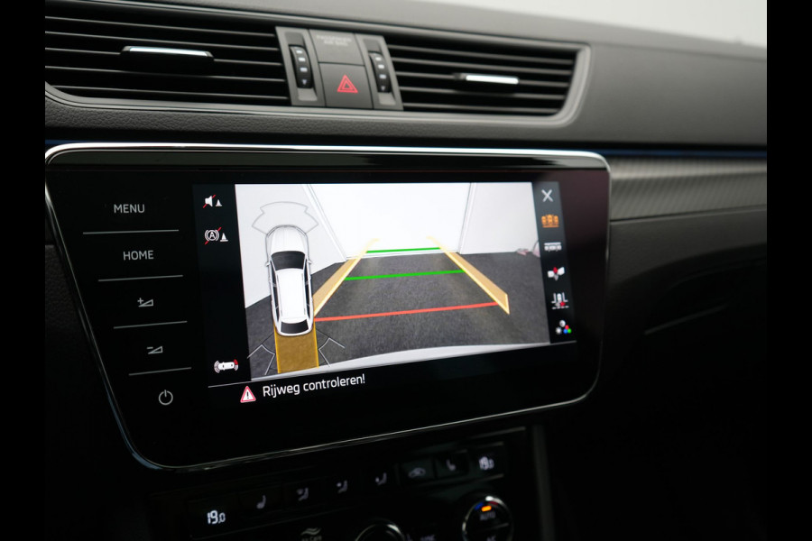 Škoda Superb Combi 1.4 TSI iV Sportline Business PHEV 218pk Dealer O.H. | SOH 91,2% | | Panodak | Adaptive Cruise | Camera | Canton Audio | Alcantara Sportstoelen Memory & Verwarmd | Sfeerverlichting | Keyless | BLIS | Stuur Verwarmd | Apple Carplay | Crystal LED | Navigatie | Plug In Hybrid |