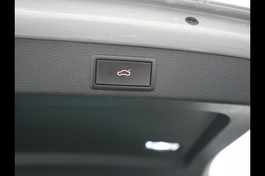 Škoda Superb Combi 1.4 TSI iV Sportline Business PHEV 218pk Dealer O.H. | SOH 91,2% | | Panodak | Adaptive Cruise | Camera | Canton Audio | Alcantara Sportstoelen Memory & Verwarmd | Sfeerverlichting | Keyless | BLIS | Stuur Verwarmd | Apple Carplay | Crystal LED | Navigatie | Plug In Hybrid |