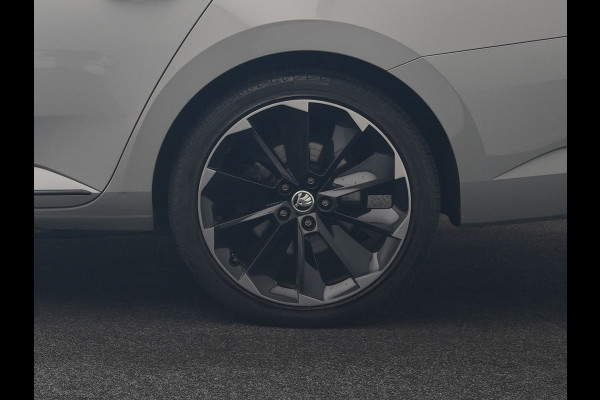 Škoda Superb Combi 1.4 TSI iV Sportline Business PHEV 218pk Dealer O.H. | SOH 91,2% | | Panodak | Adaptive Cruise | Camera | Canton Audio | Alcantara Sportstoelen Memory & Verwarmd | Sfeerverlichting | Keyless | BLIS | Stuur Verwarmd | Apple Carplay | Crystal LED | Navigatie | Plug In Hybrid |